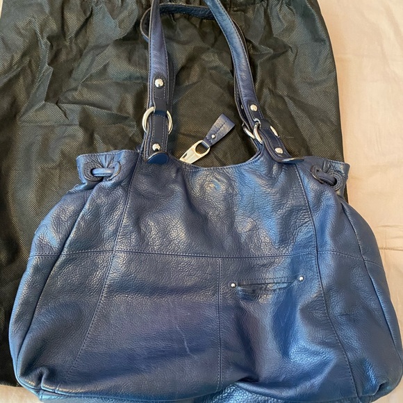 B. Makowsky Leather handbag with dustcover - Picture 3 of 6